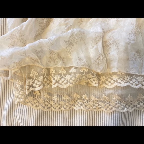 Italian silk floral blouse - Picture 2 of 3